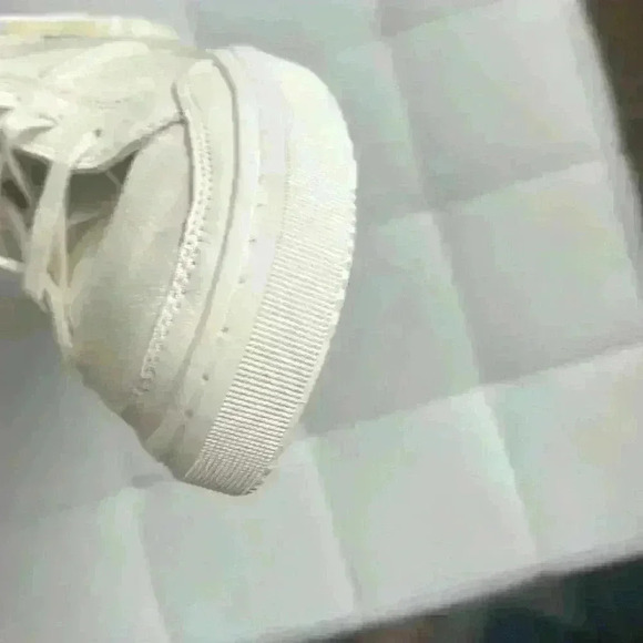 New UGG Alameda High Top Sneaker Size 9.5 never worn Brand New - Picture 8 of 8